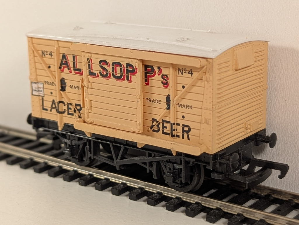 Hornby OO Gauge LMS 20T Brake Van 730386