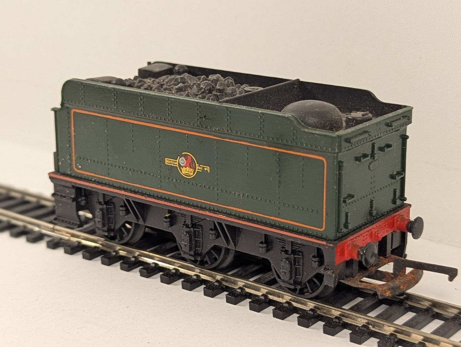 Hornby OO Gauge Fowler 3500 Gallon Tender BR Lined Green (Early Emblem)