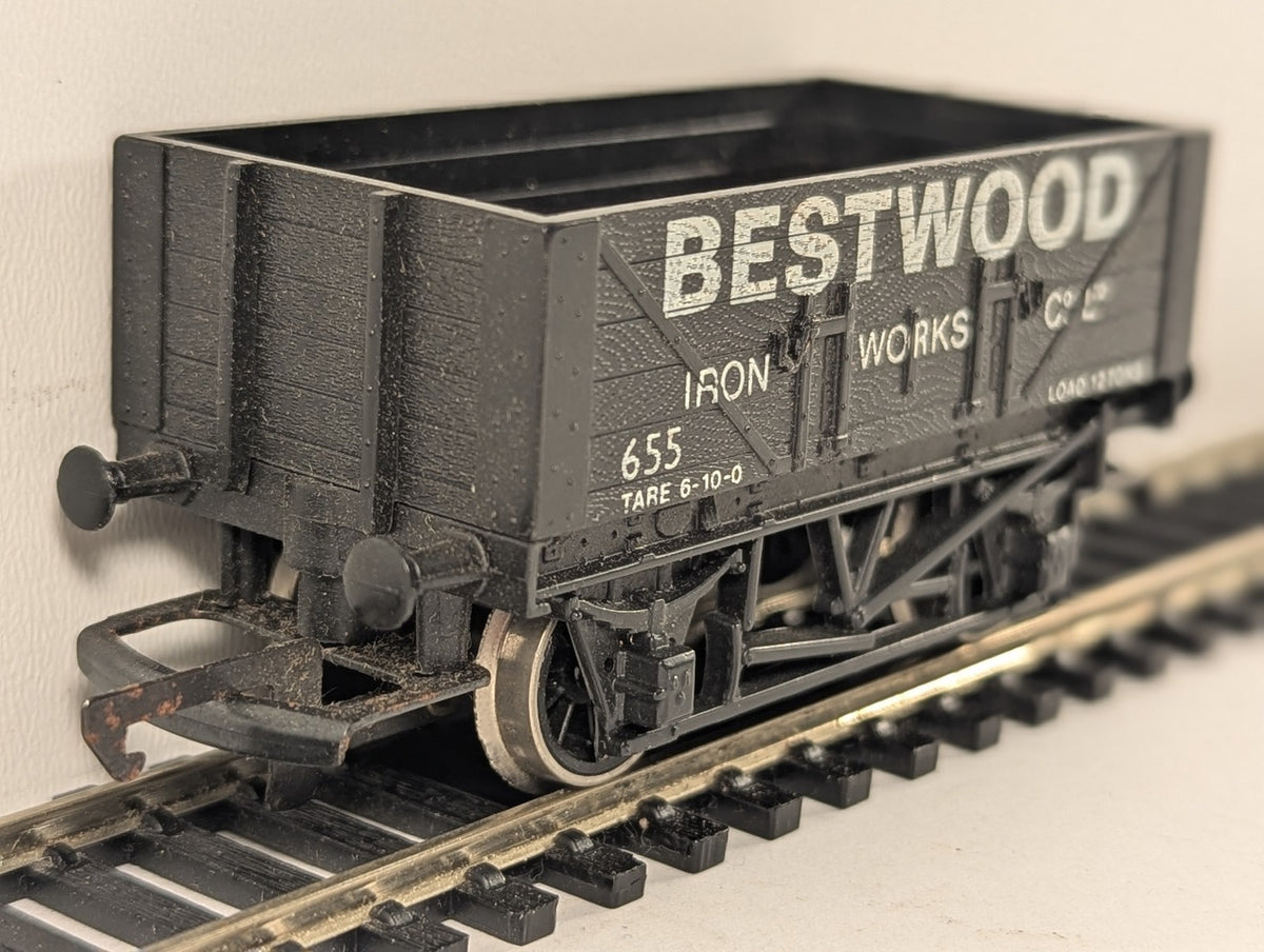 Hornby OO Gauge 7-Plank Wagon 'Bestwood' Goods Wagon 655