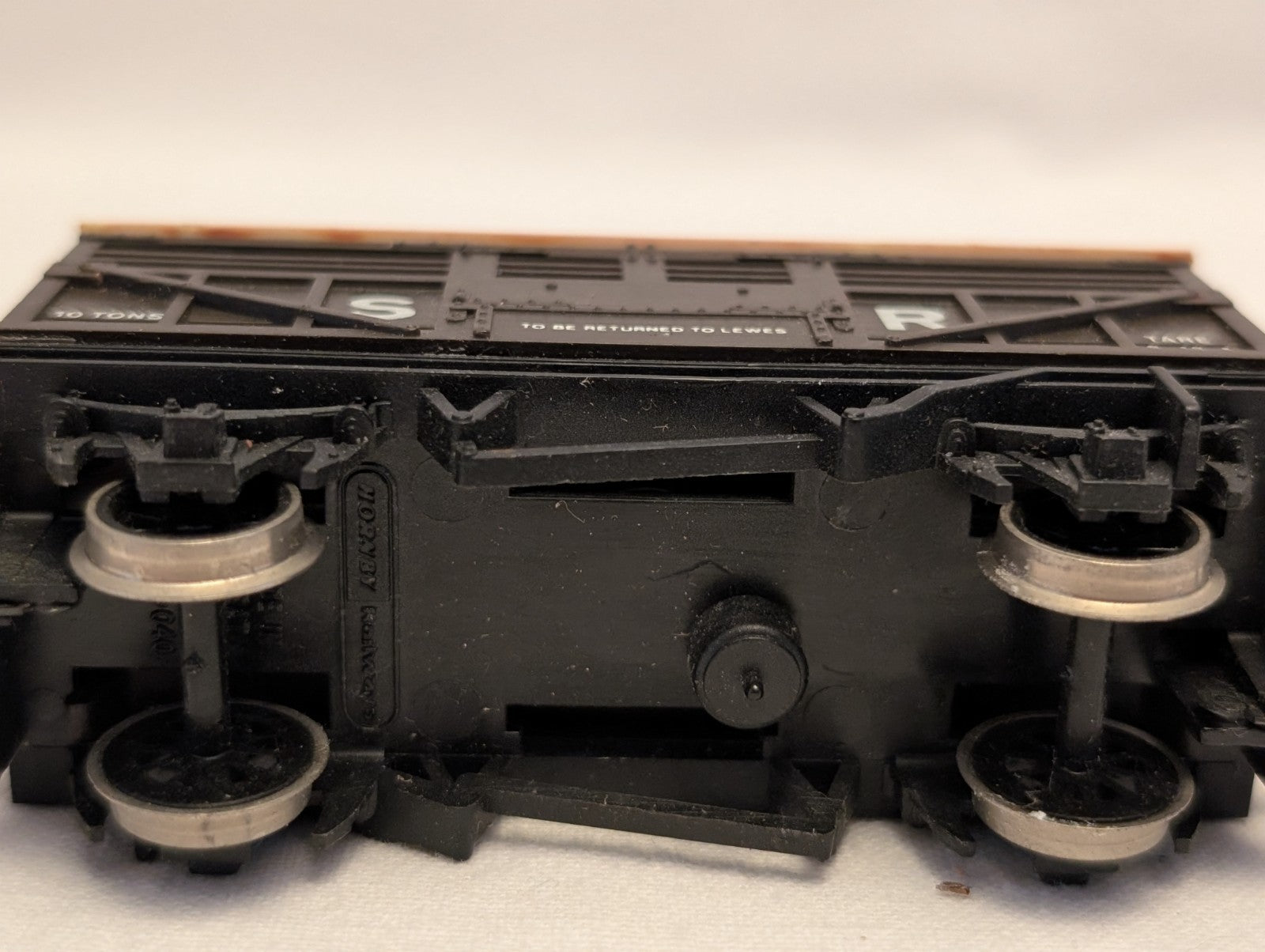 Hornby OO Gauge SR Cattle Wagon Goods Wagon 51915 SR Brown