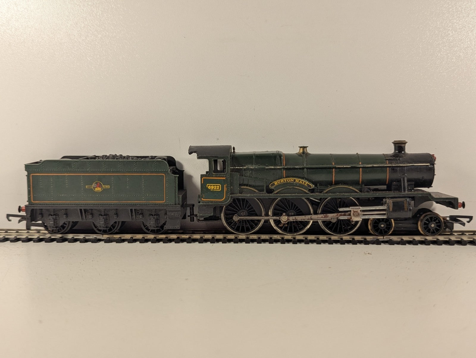 Hornby OO Gauge Hall Class Steam Locomotive - Repainted GWR Livery