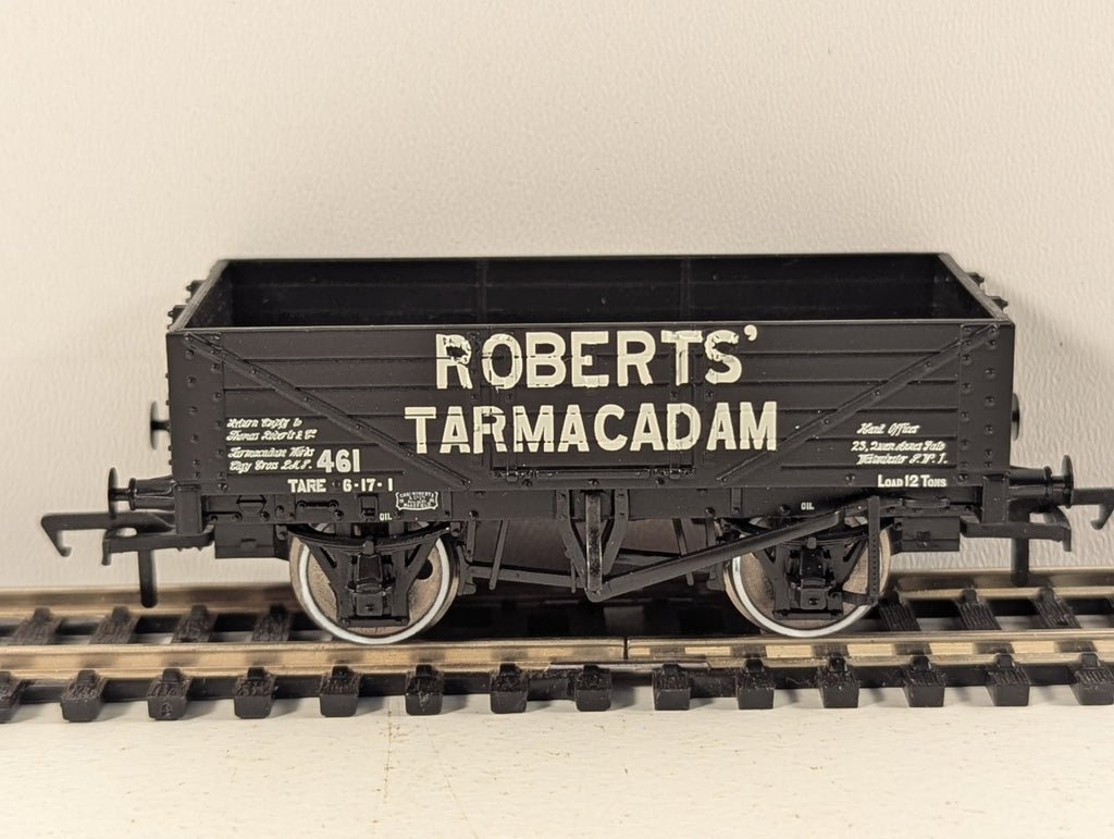 Bachmann Branchline 37-037 5 Plank Wagon “Roberts Tarmacadam”