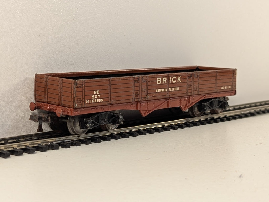 Hornby Dublo 32050 OO Gauge High Capacity Bogie Brick Wagon - Wrong Box