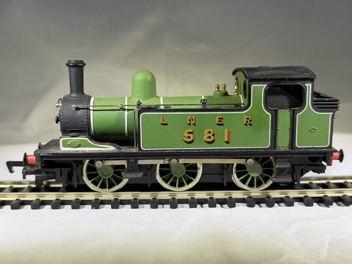 Mainline OO Gauge Class J72 Steam Locomotive 581 LNER Green Spares or Repair
