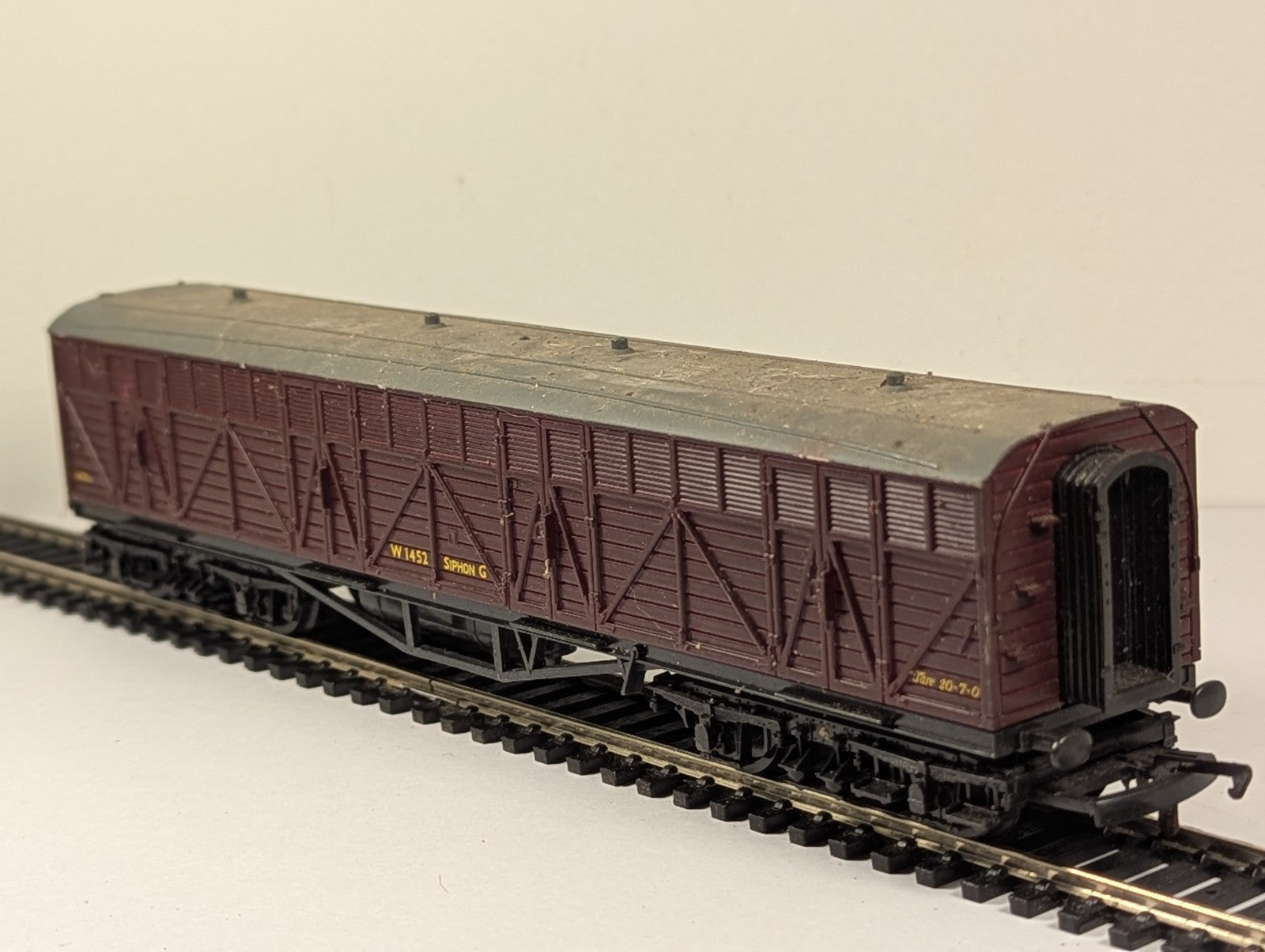 Mainline Railways OO Gauge Siphon G Bogie Van W1452 BR Maroon