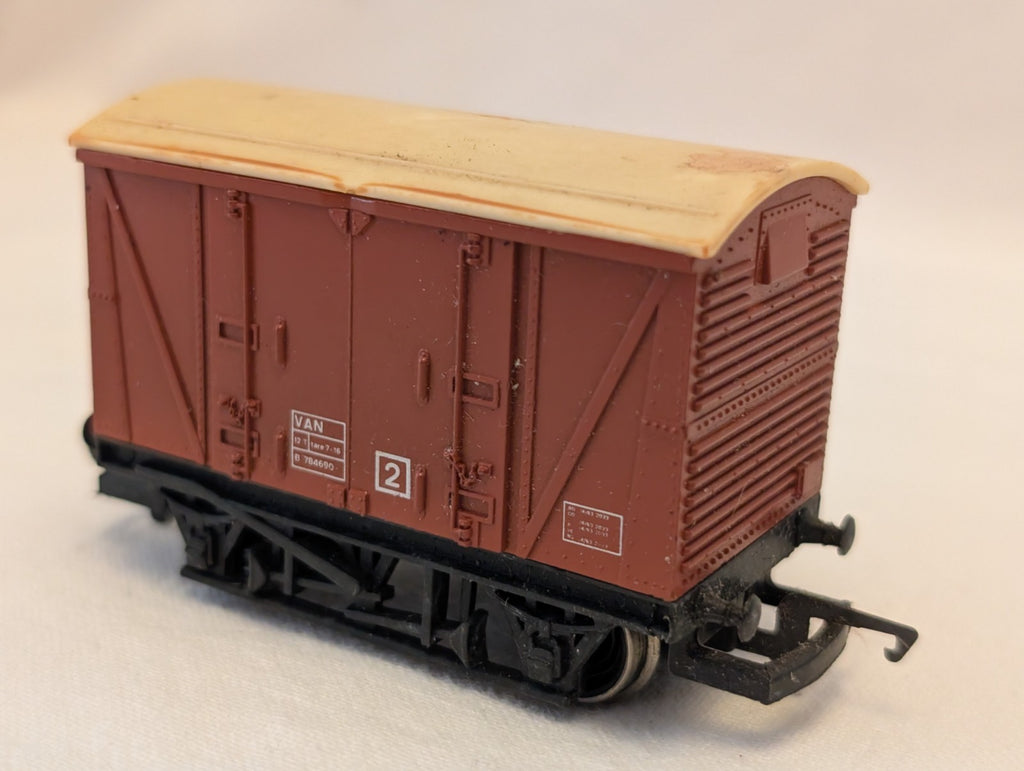 Hornby OO Gauge BR 12T Ventilated Van Goods Wagon B784690 BR Bauxite