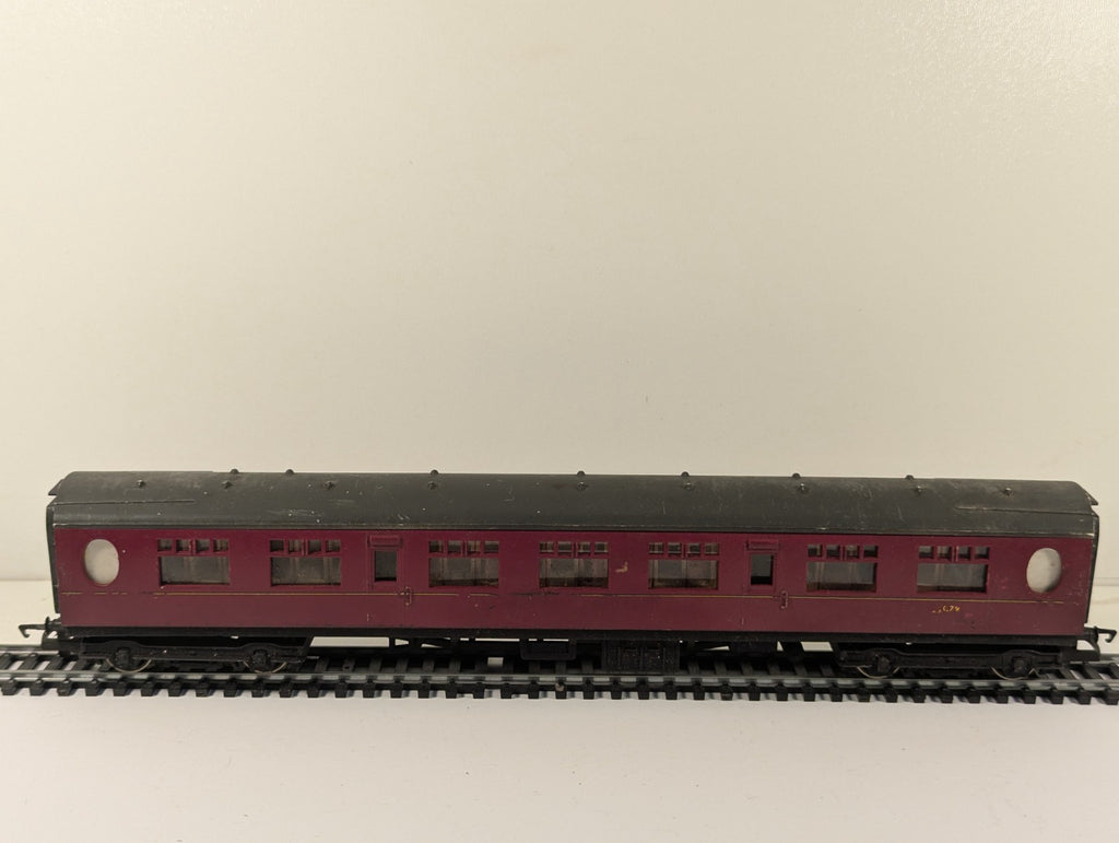 Tri-ang OO Gauge LMS Red Composite Corridor Coach