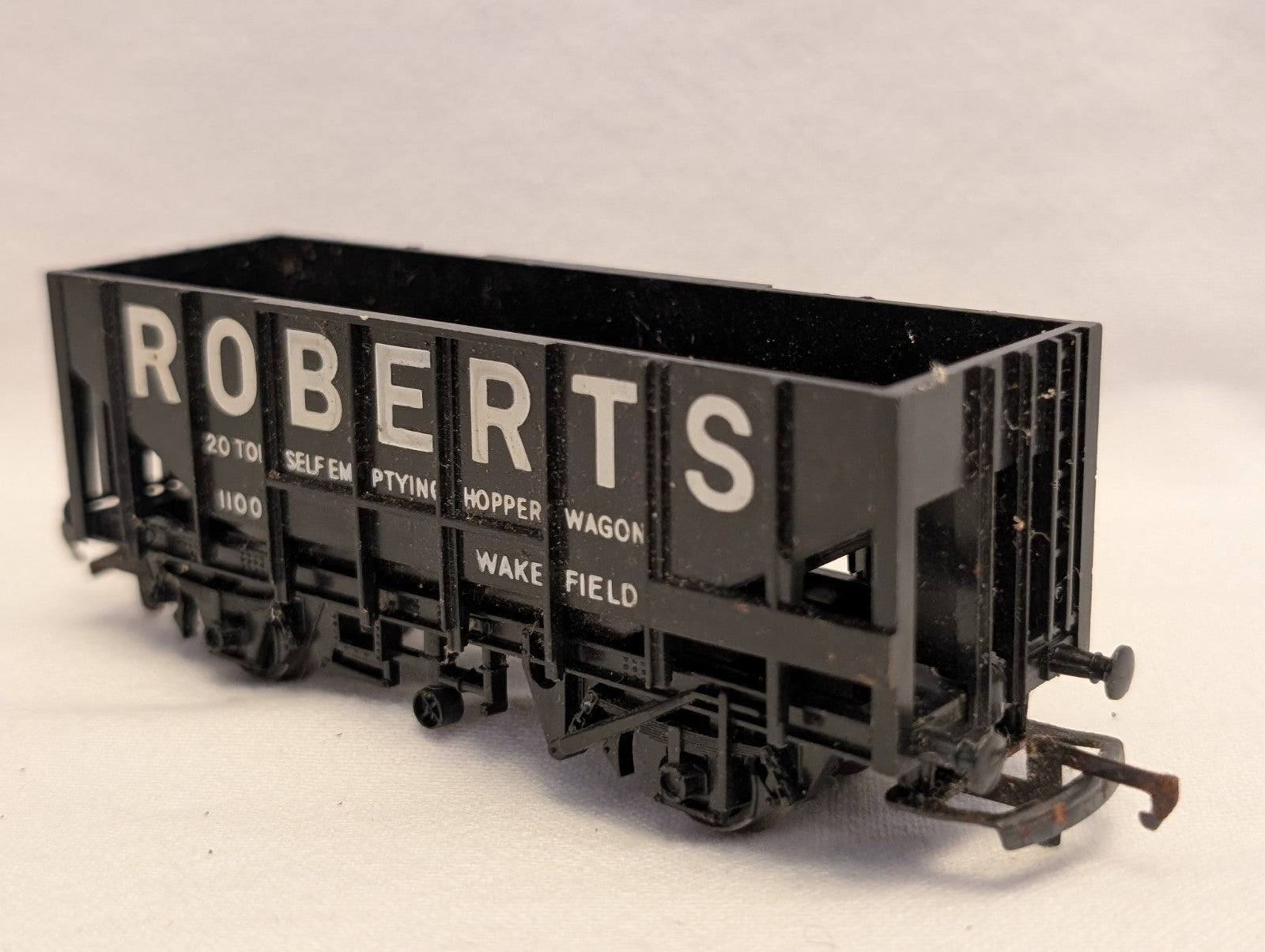 Hornby OO Gauge 20 Ton Self Emptying Hopper Wagon Goods Wagon 1100