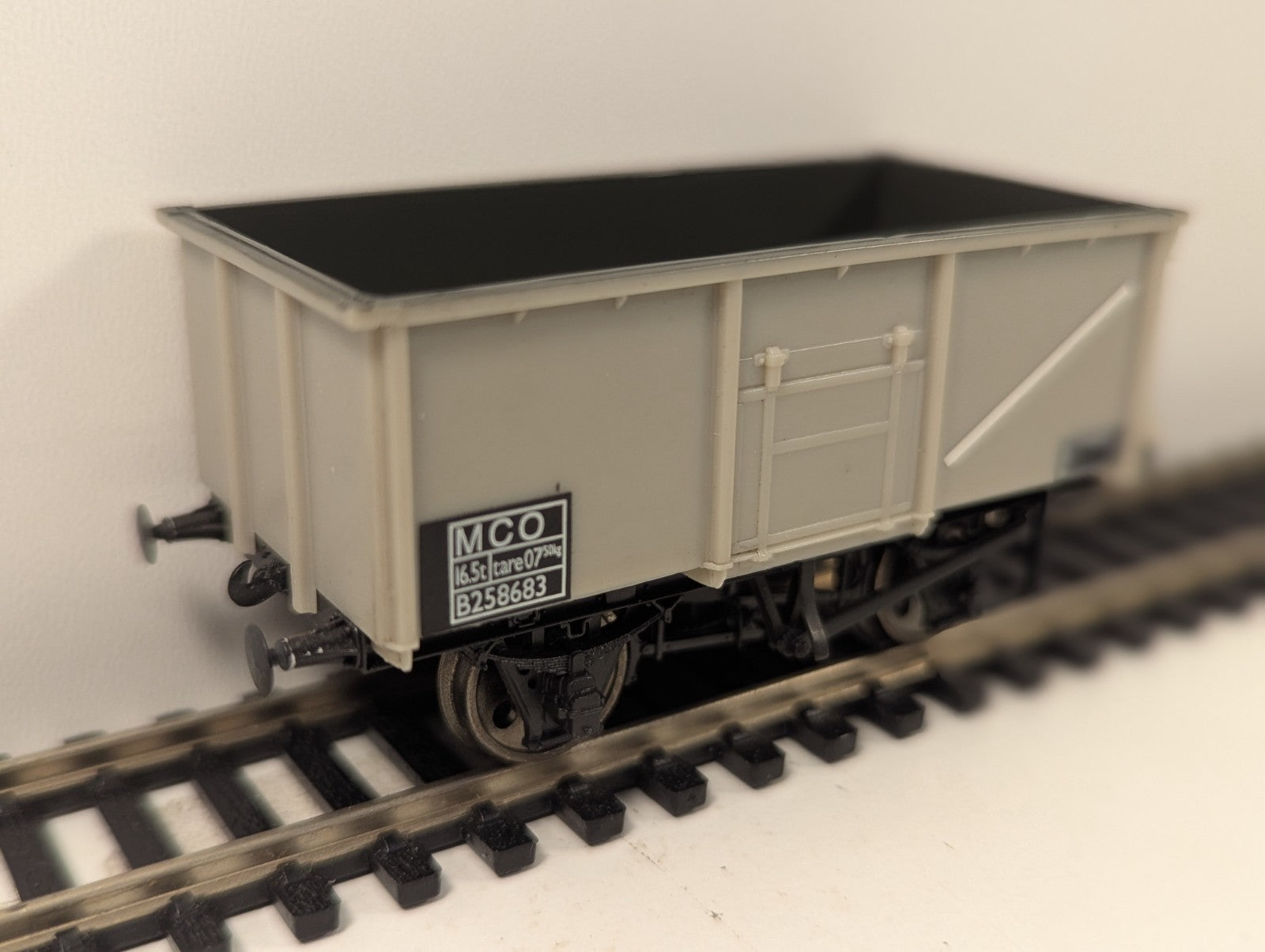 Bachmann 37-251 OO Gauge 16T Steel Mineral Wagon B258683 MCO