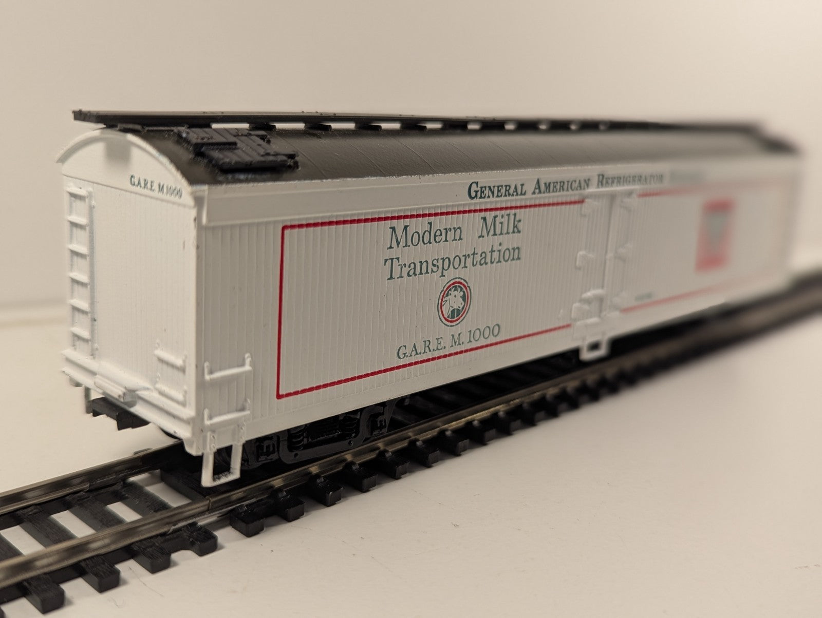 Athearn HO Gauge General America 50ft Express Reefer