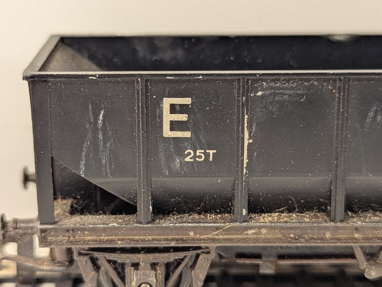 Tri-ang OO Gauge 25 Ton Hopper Wagon 'Prefabricated Relaying Only'