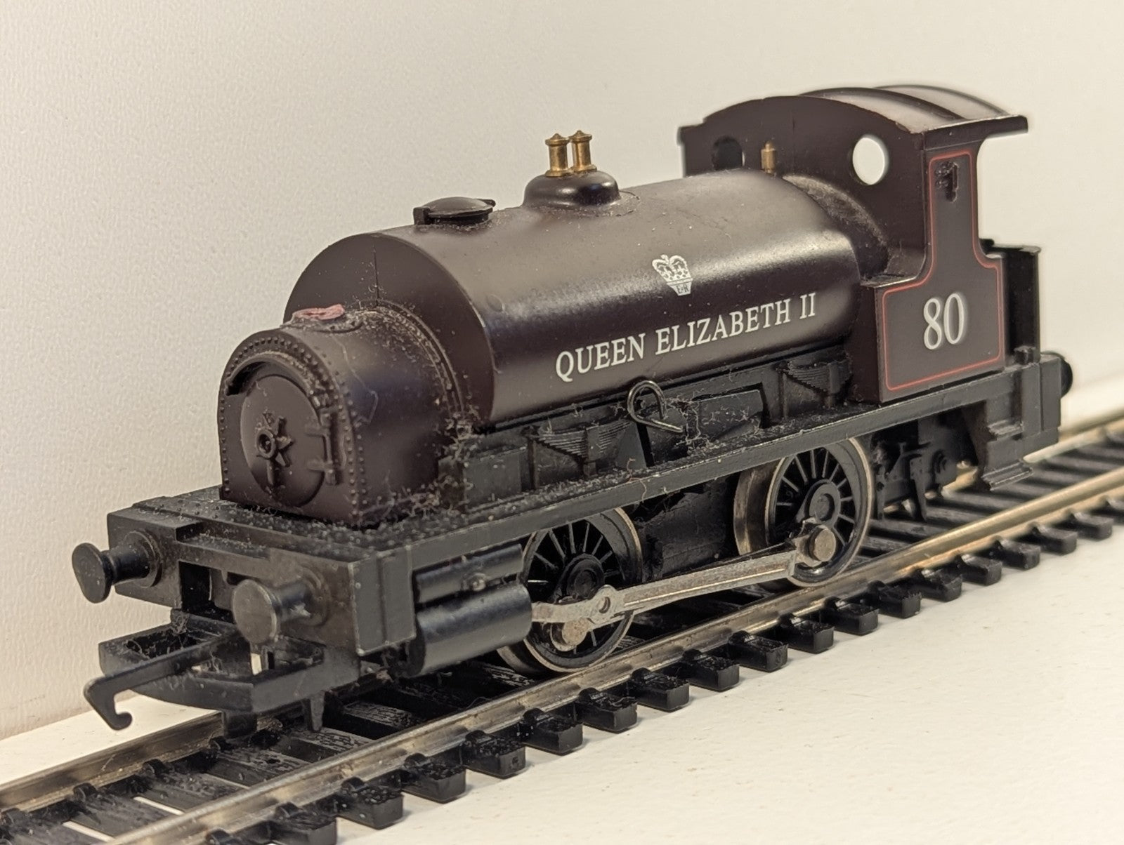Hornby R2597 OO Gauge Queen Elizabeth II Collectors Club Missing Chimney