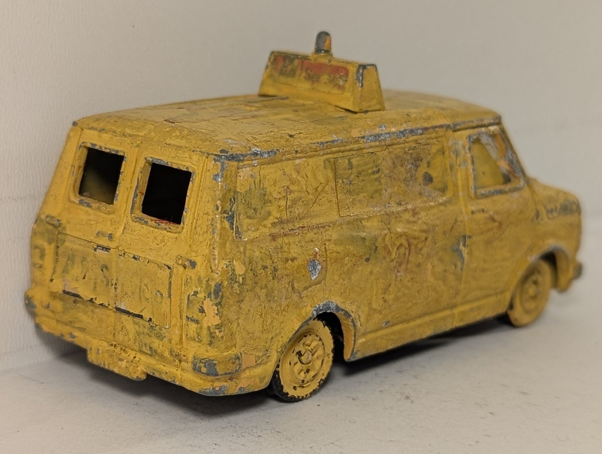 Dinky Toys 1:43 Bedford Van Die-cast Van VAM 27K Yellow