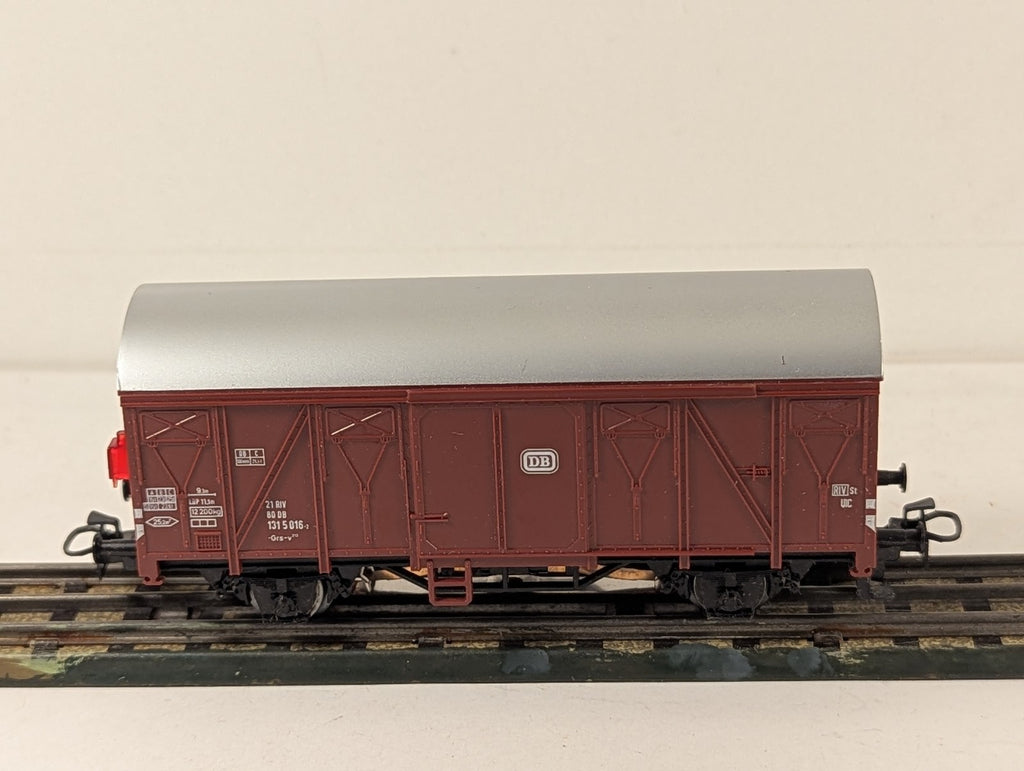 Märklin HO Gauge DB Type Grs-v 213 Box Van with Tail Light Goods Wagon