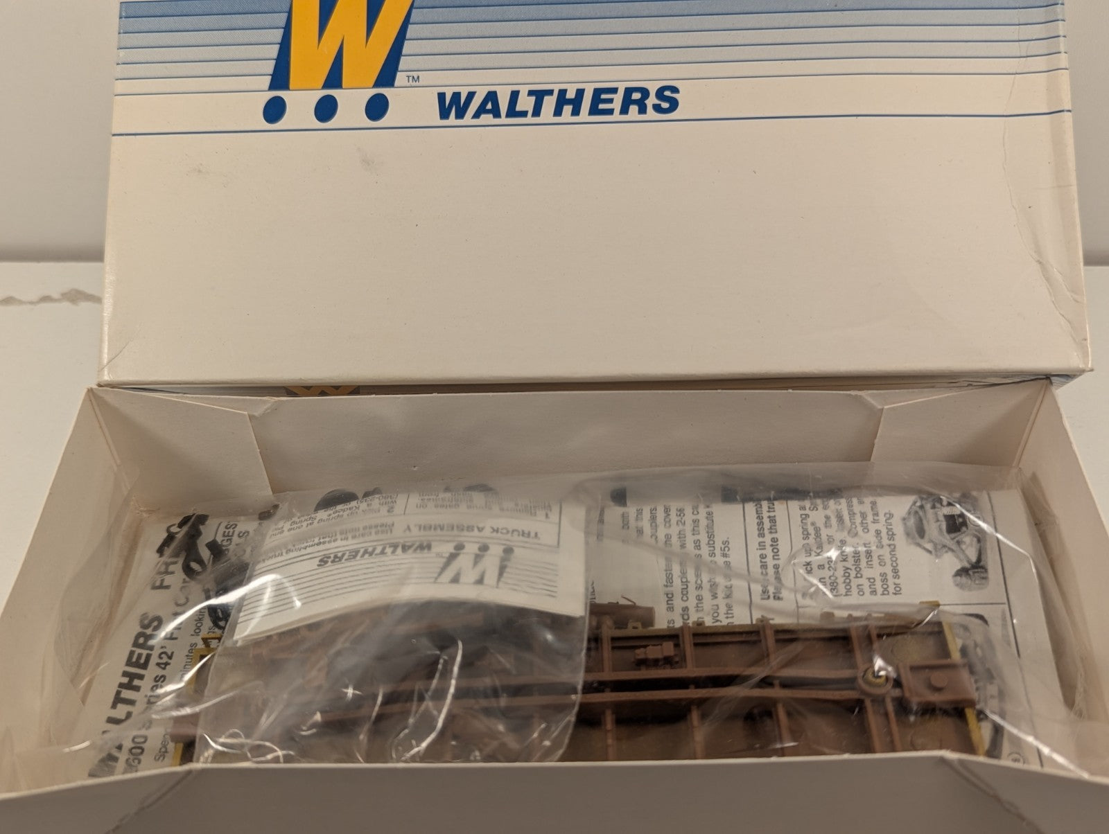 Walthers HO 42ft Flat Car With Stakes Kit