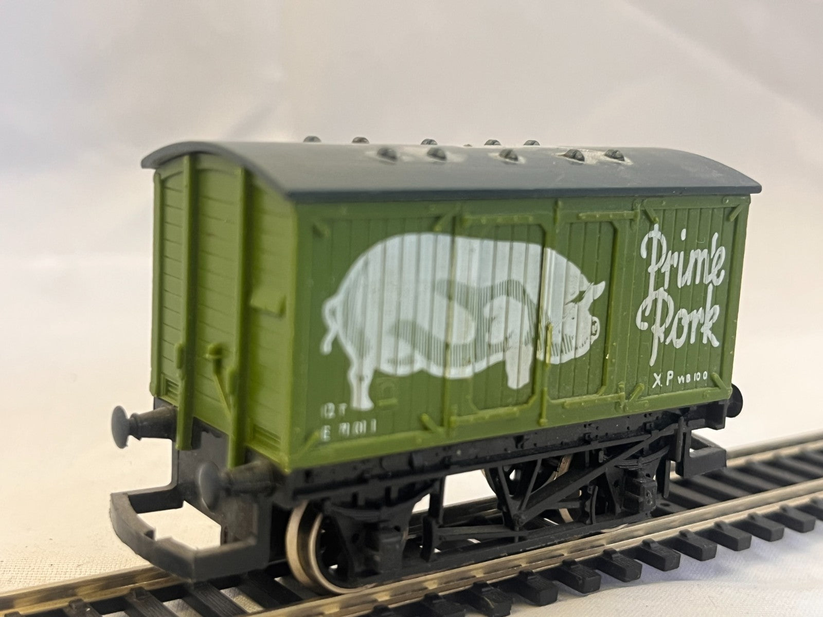 Hornby R216 OO Gauge Prime Pork Closed Wagon