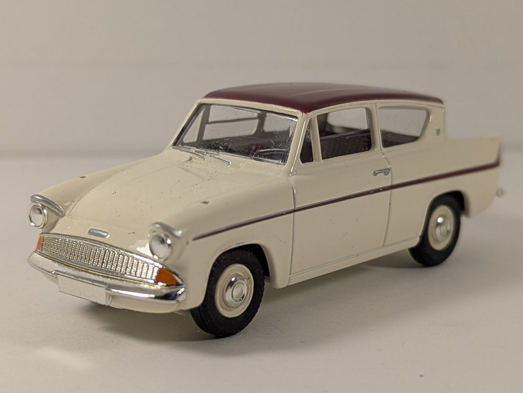 Vanguards 1:43 Ford Anglia Die-cast Model Car White / Maroon VA1002