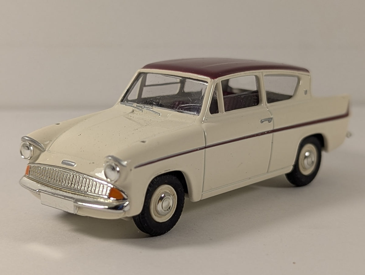 Vanguards 1:43 Ford Anglia Die-cast Model Car White / Maroon VA1002
