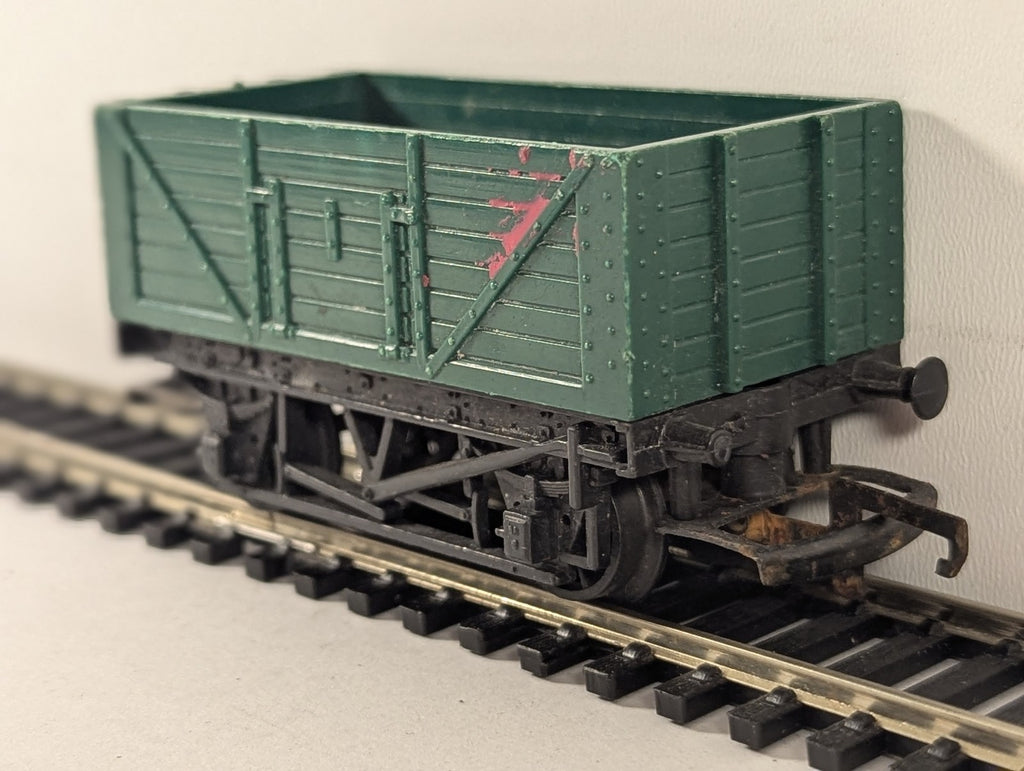 Tri-ang OO Gauge 5-Plank Open Wagon Green R13
