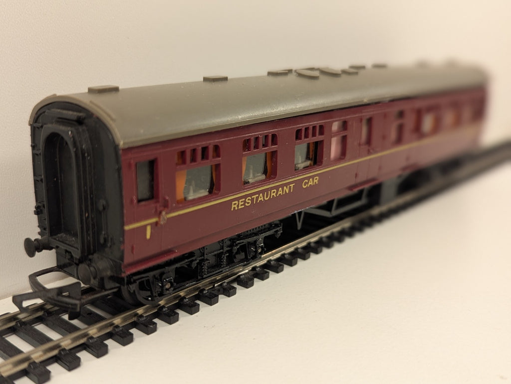 Tri-ang R229 OO Gauge BR Mk1 Restaurant Car – Maroon – M2001