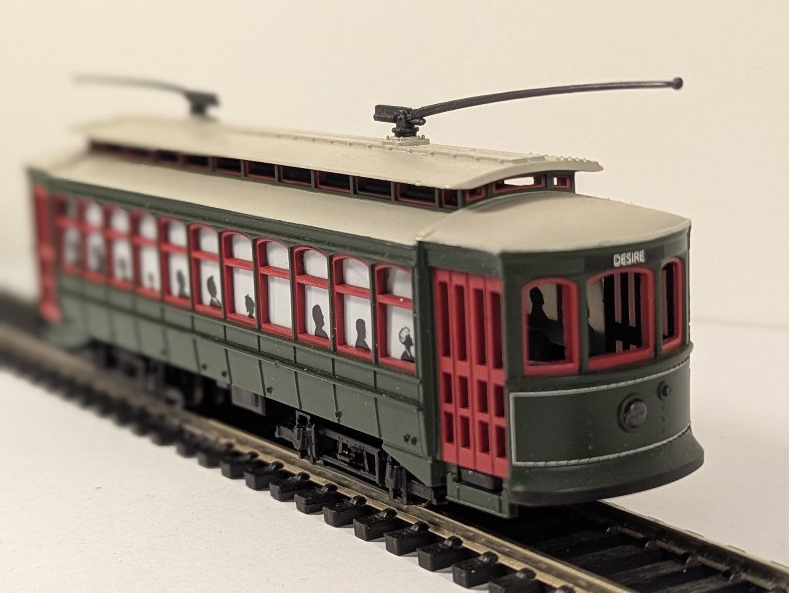 Bachmann K120105 OO Gauge New Orleans “Desire” Brill Trolley with Lights