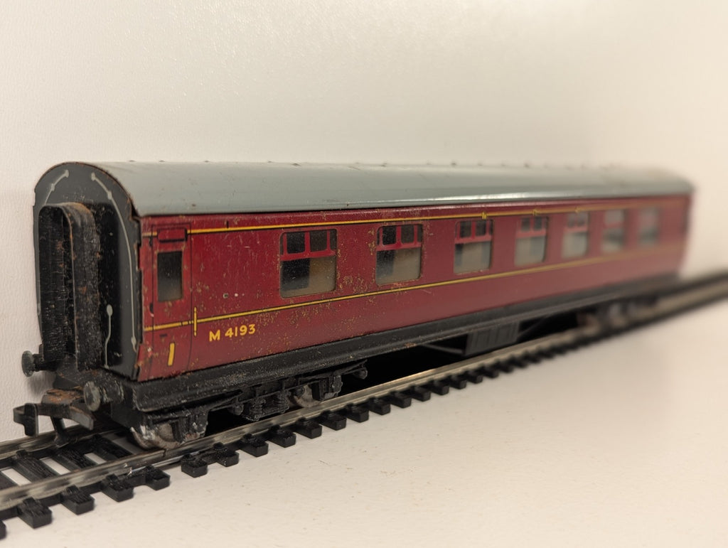 Hornby Dublo OO Gauge LMS Stanier Composite Corridor Coach M4193