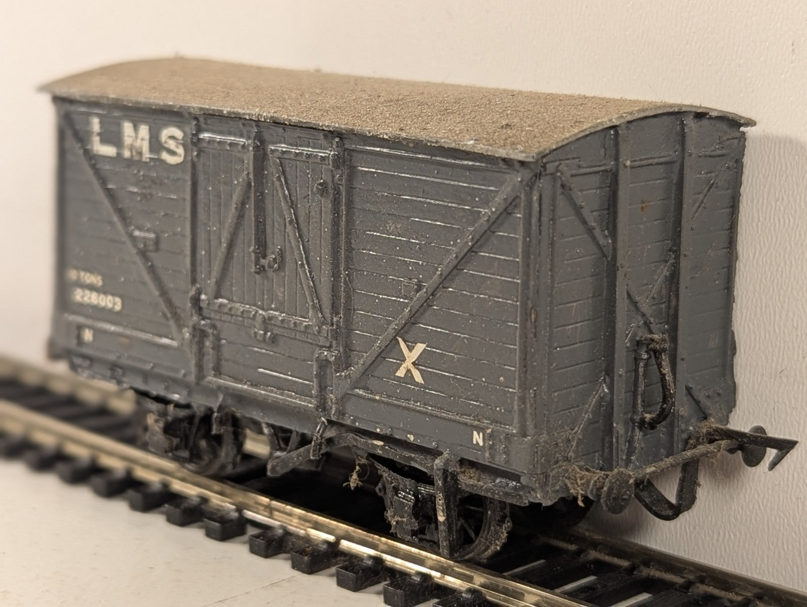 Kitbuilt LMS 10 Ton Ventilated Van Goods Van 228003 LMS Grey