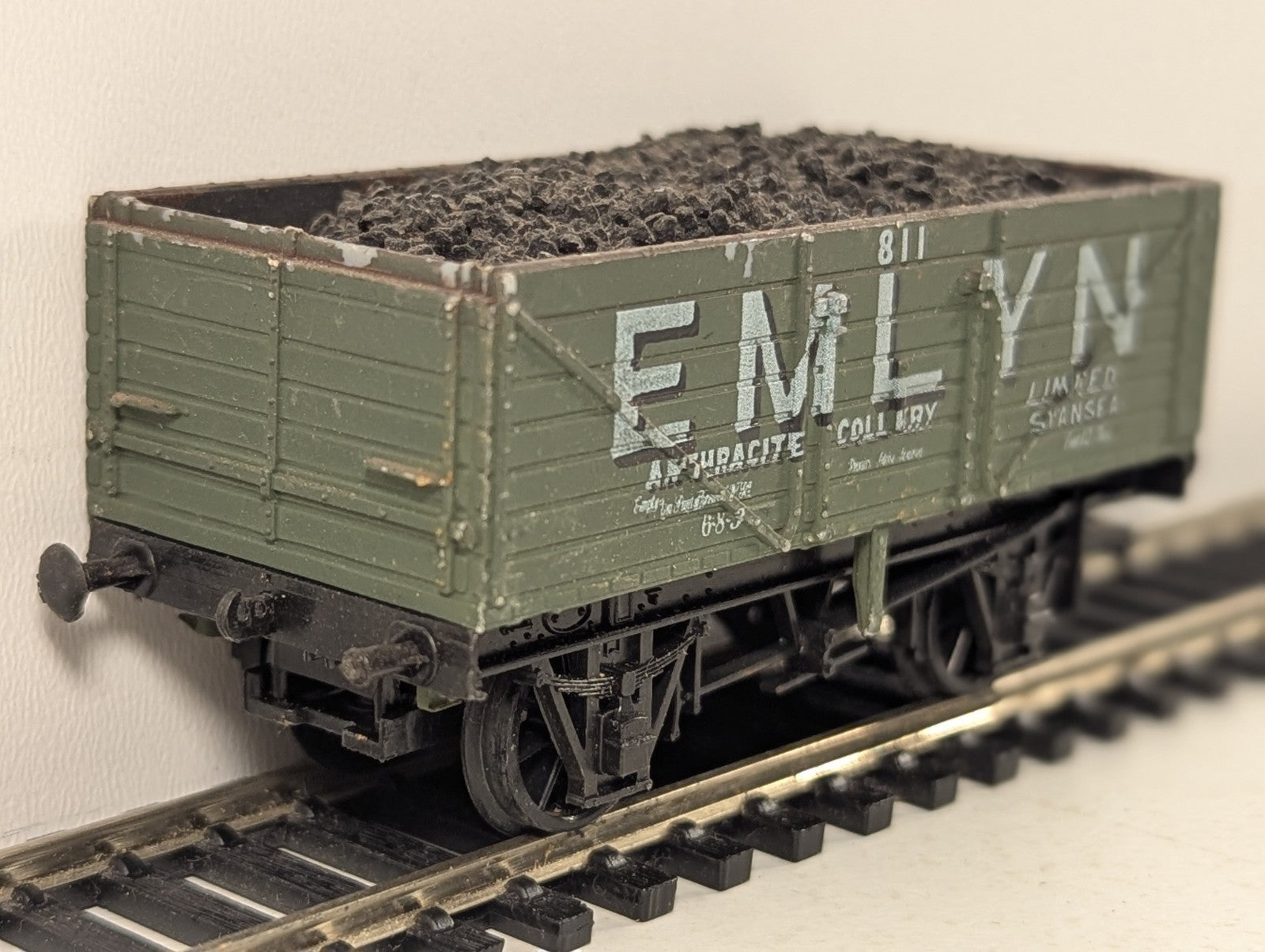 Dapol OO Gauge 7 Plank Open Wagon 811 Emlyn Anthracite Colliery Green