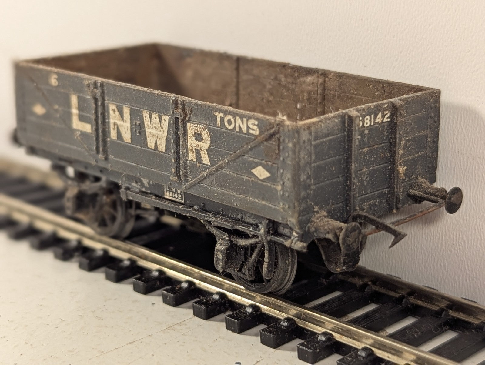 Kit Built OO Gauge LNWR 5-Plank 6-Ton Open Wagon Goods Wagon 68142 LNWR