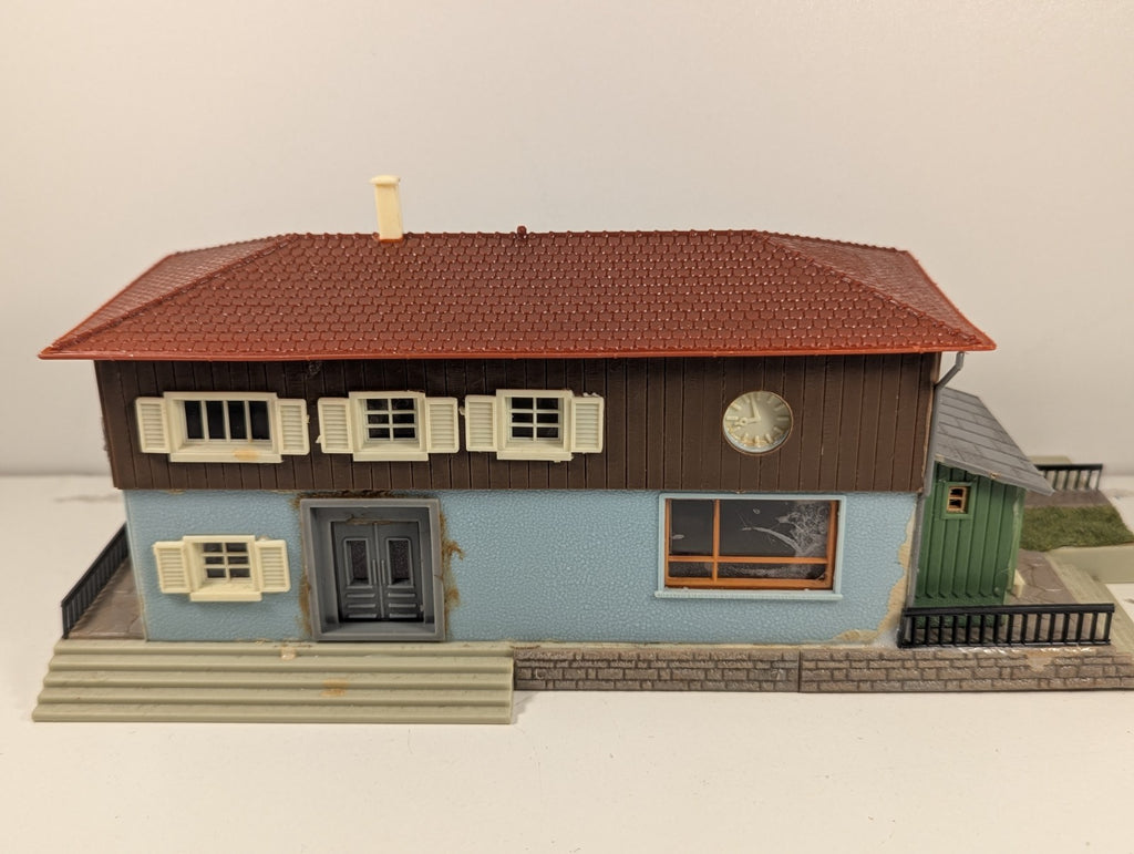 Faller B-96 H0 Holzhausen Station Kit