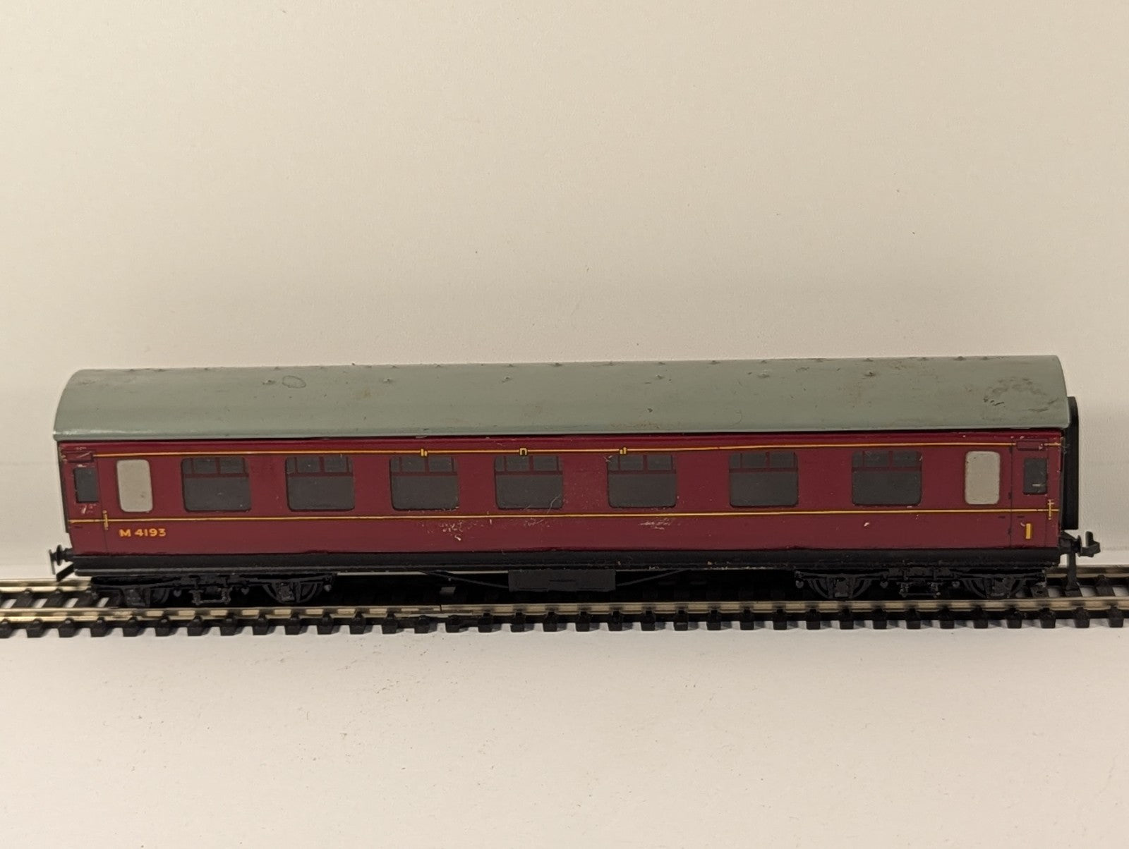Hornby Dublo OO Gauge Stanier Composite Coach BR Maroon