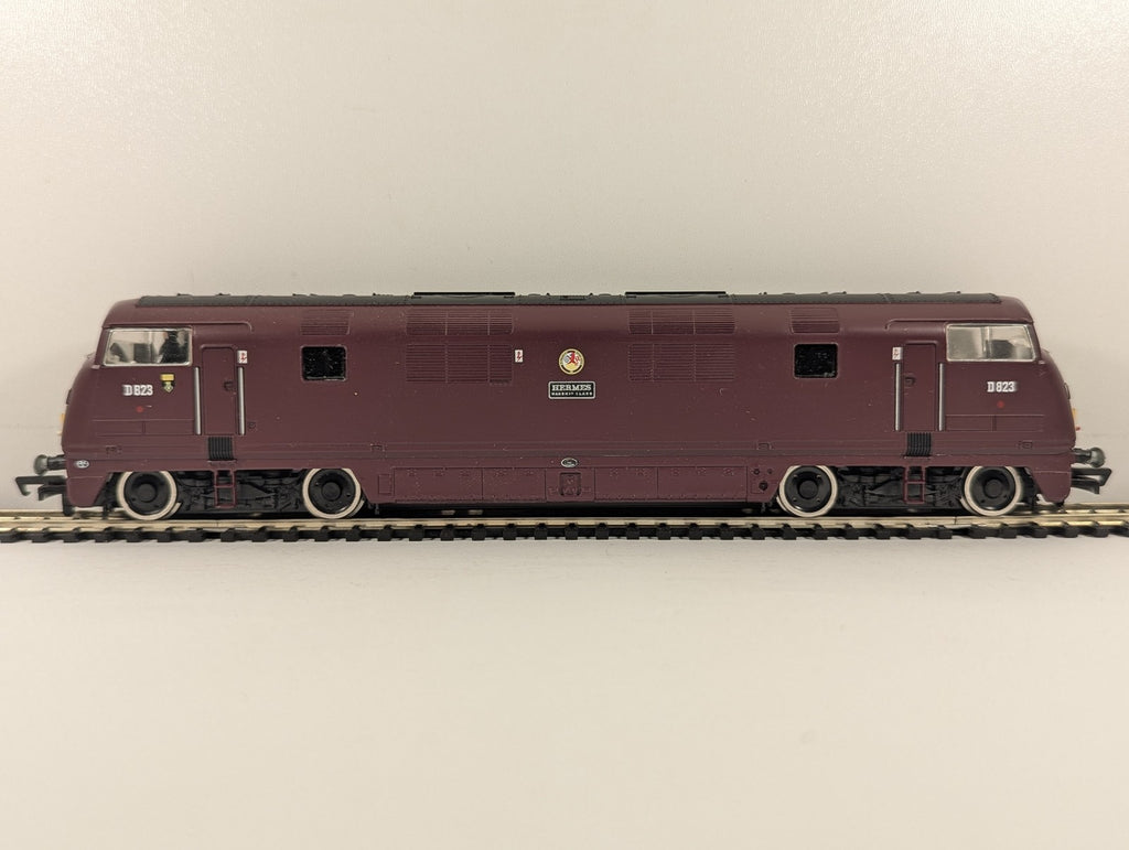 Mainline OO Gauge Class 42 Warship Class Hermes Diesel Locomotive D823 BR Maroon