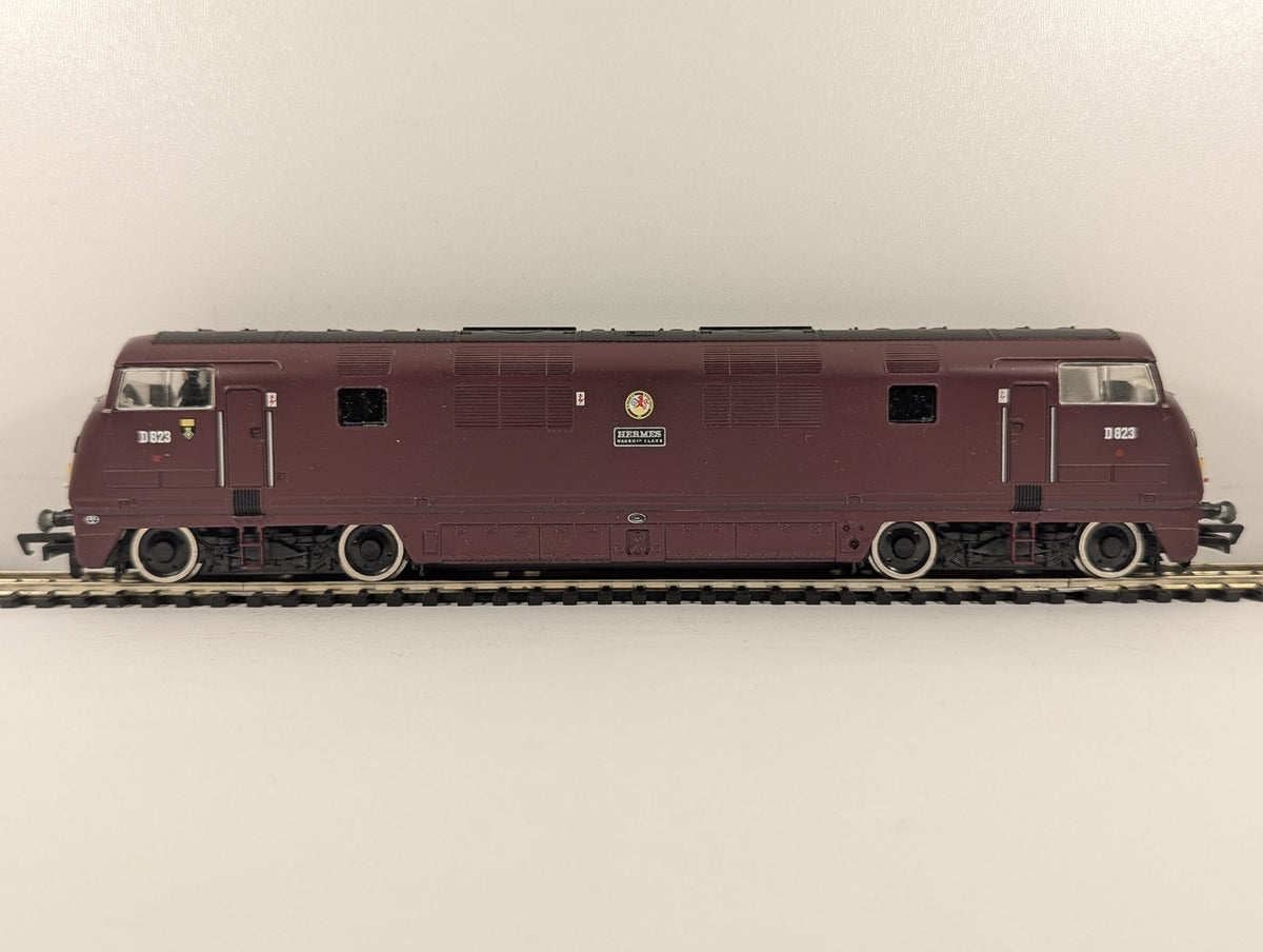 Mainline OO Gauge Class 42 Warship Class Hermes Diesel Locomotive D823 BR Maroon
