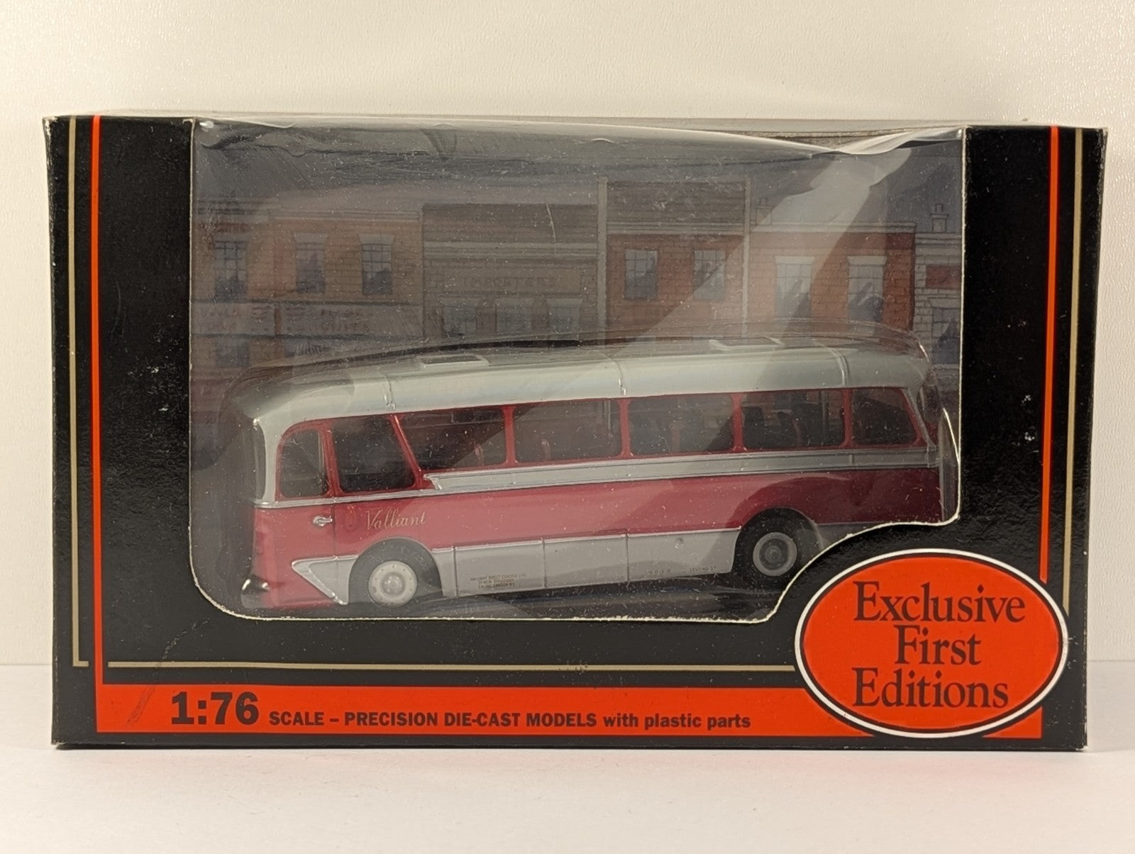 EFE Harrington Cavalier Coach – Valliant Livery – 1:76 Scale