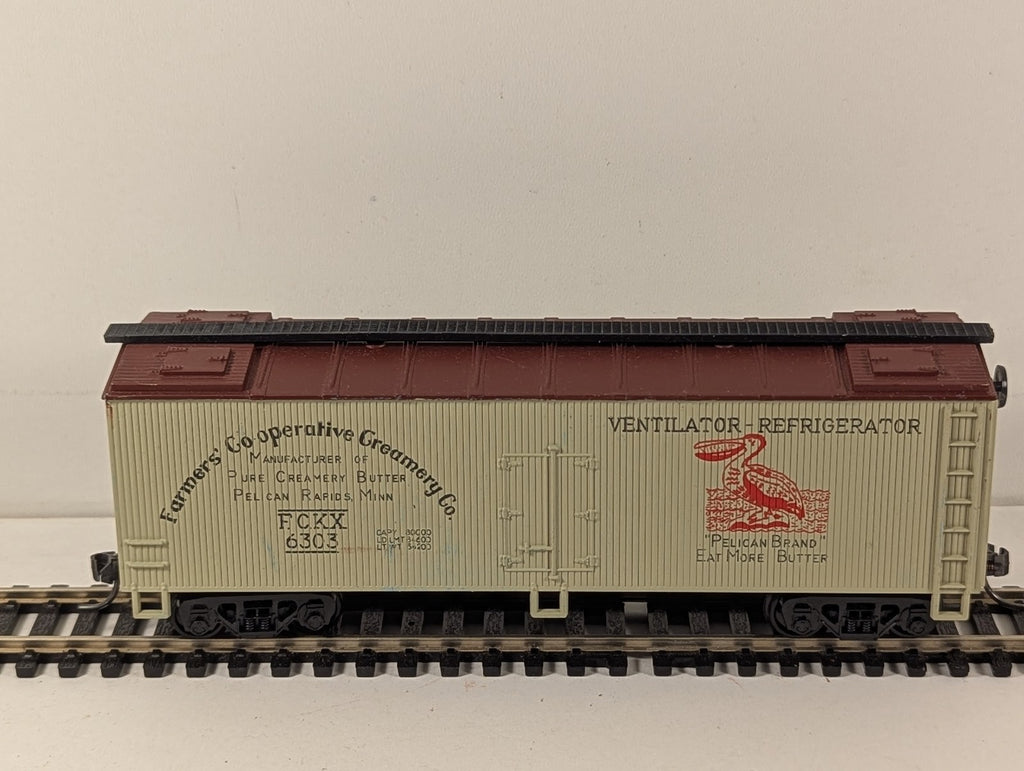 40ft Wood Refrigerator Car Farmers' Co-operative Creamery Co HO Gauge Box Car