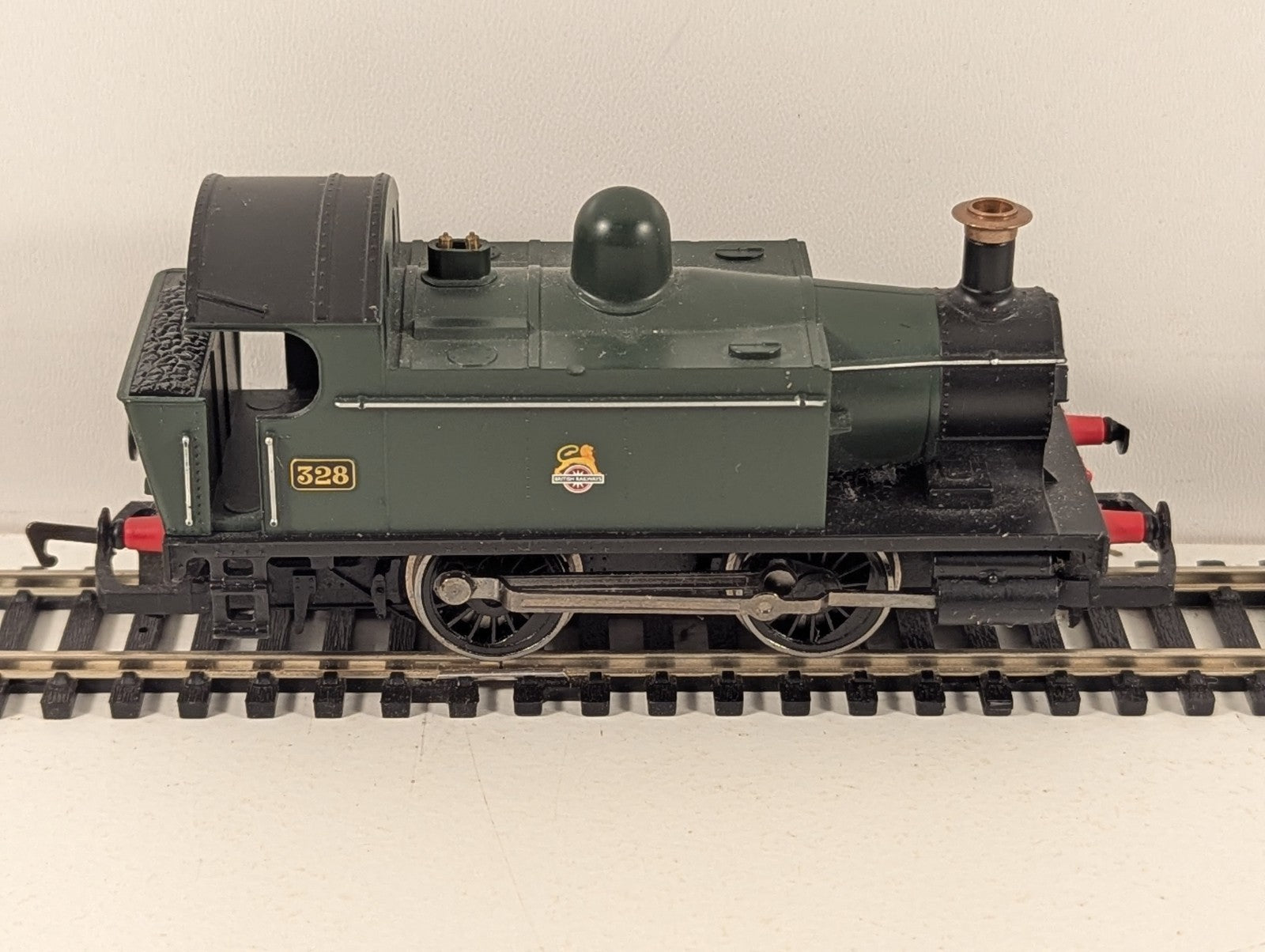 Hornby R2665 OO Gauge Holden Class 101 Tank BR Green Early Crest