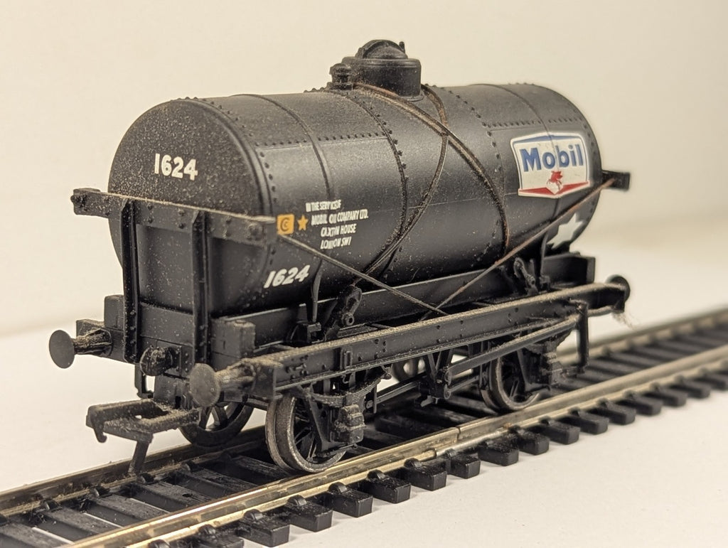 Bachmann OO Gauge 14 Ton Tank Wagon Goods Wagon 1624 Mobil Black 37