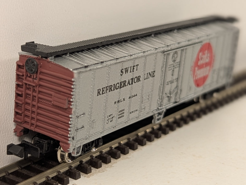 Bachmann N Gauge 51ft Swift's Premium Steel Reefer Car