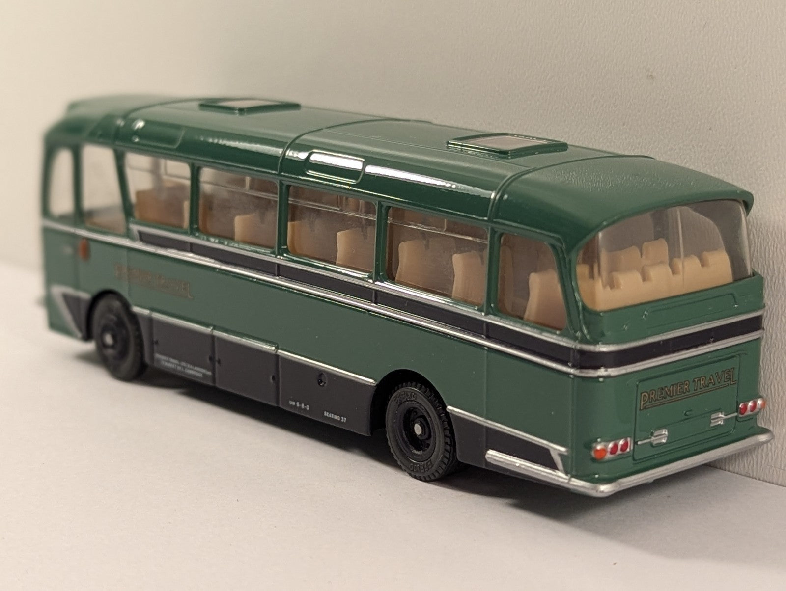 EFE 12202 Harrington Grenadier Coach – “Premier Travel” Livery – 1:76 Scale