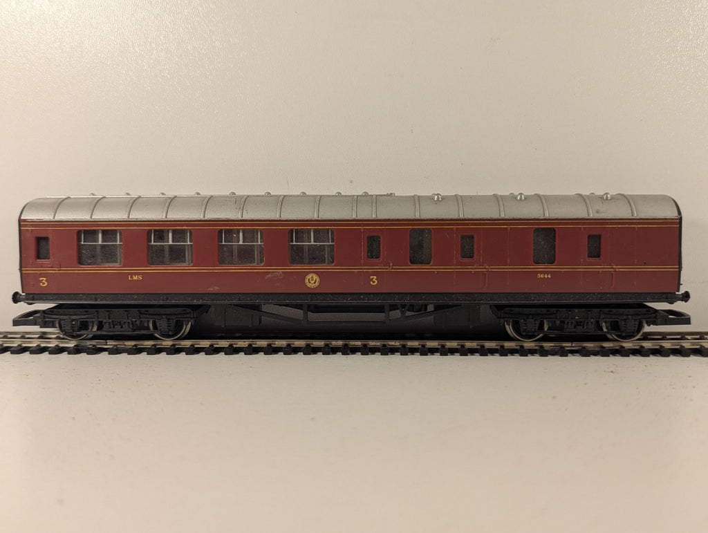Hornby OO Gauge LMS Stanier Brake Third Coach Passenger Coach 5644