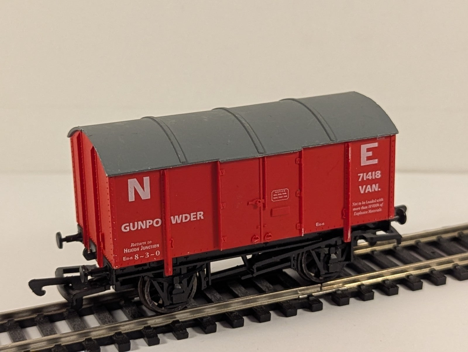 Dapol OO Gauge North Eastern Railway Gunpowder Van