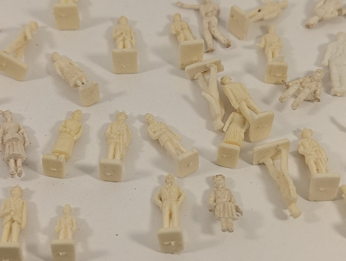 OO Gauge Assorted Station Staff, Passengers and Workmen Figures