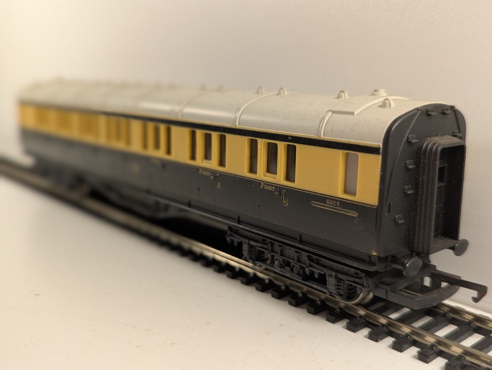 Hornby OO Gauge GWR Clerestory First Class Coach Passenger Coach 6024