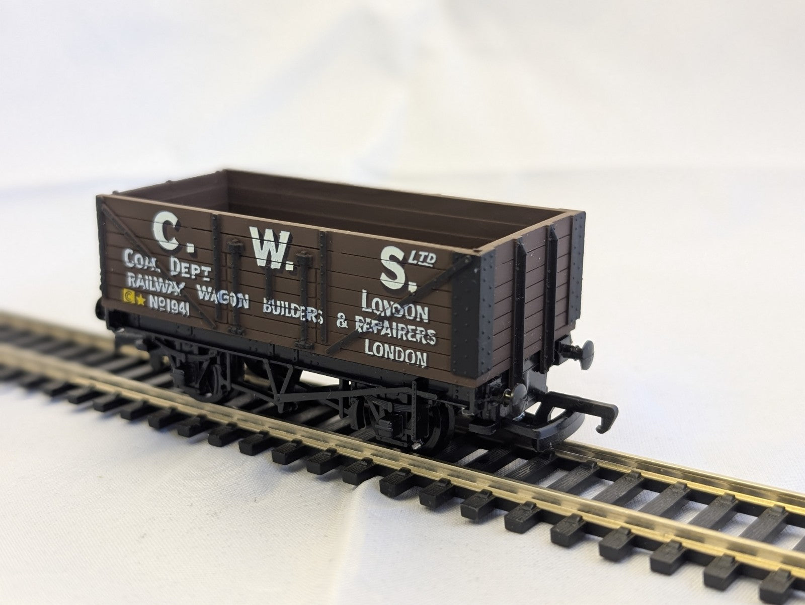 Mainline Railways 37-129 7 Plank Wagon C.W.S.