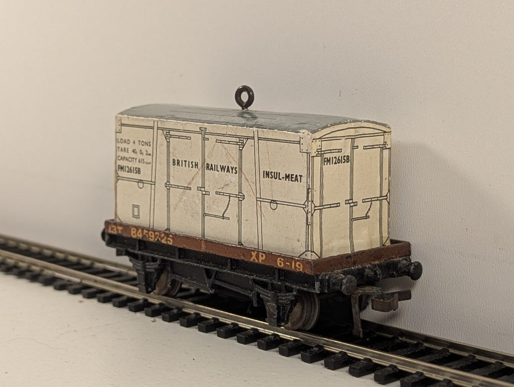HornbyDublo 32088 OO Gauge Low-Sided Wagon with White Meat Container - Wrong Box