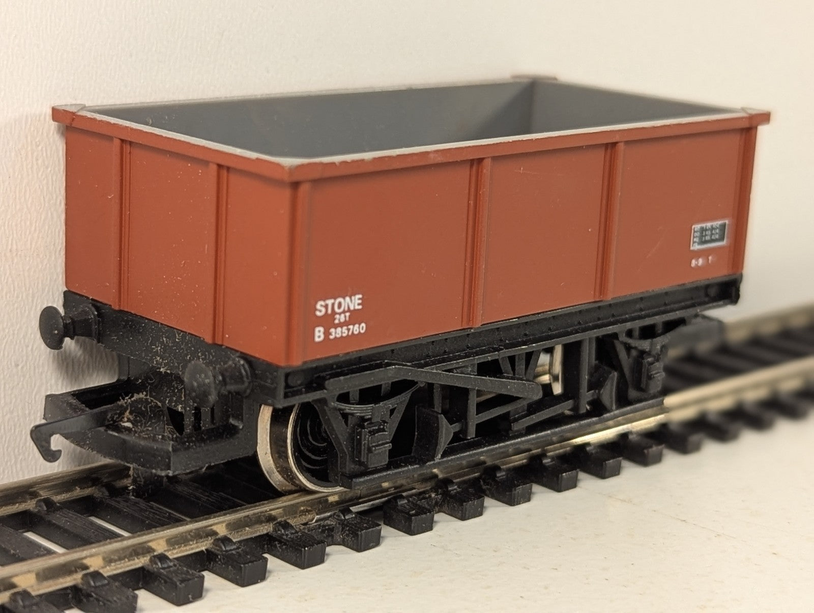 Hornby Railways OO Gauge 26T Stone Wagon Goods Wagon B385760 BR Bauxite