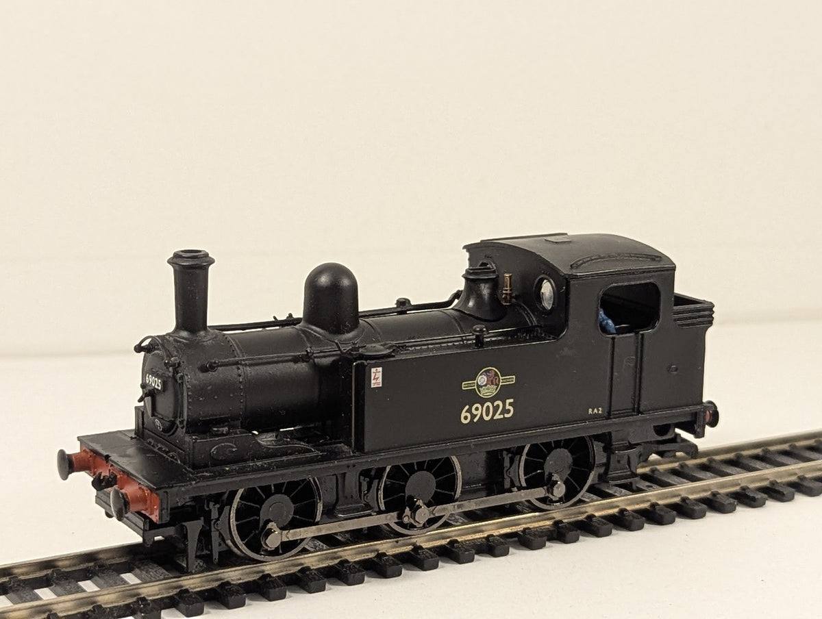 Bachmann OO Gauge Class J72 0-6-0T Steam Locomotive 69025 BR Black 31-056
