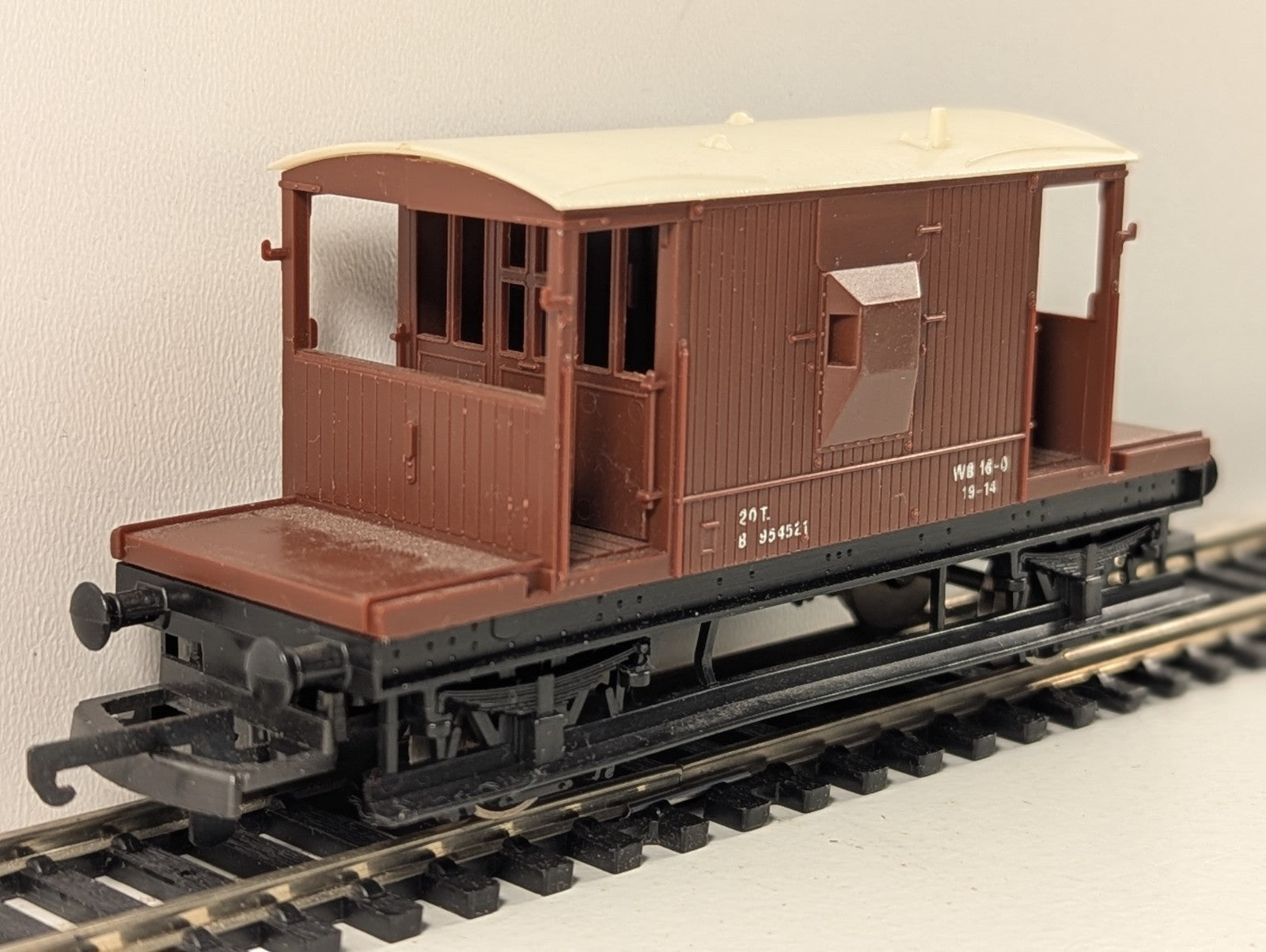 Lima L305620 British Rail 20 Ton Brake Van