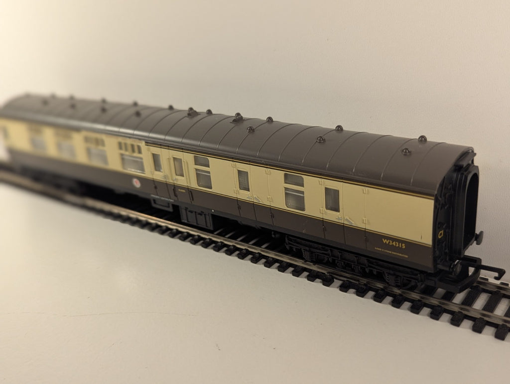 Hornby BR Mk1 Brake Second Corridor (BSK) – W34315 – Chocolate & Cream