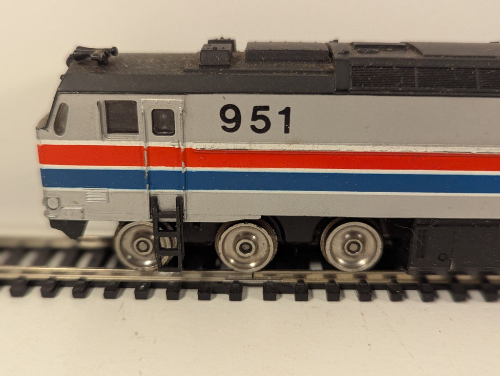 Bachmann USA HO Gauge E60CP Amtrak Electric Locomotive #951 Dummy Unit